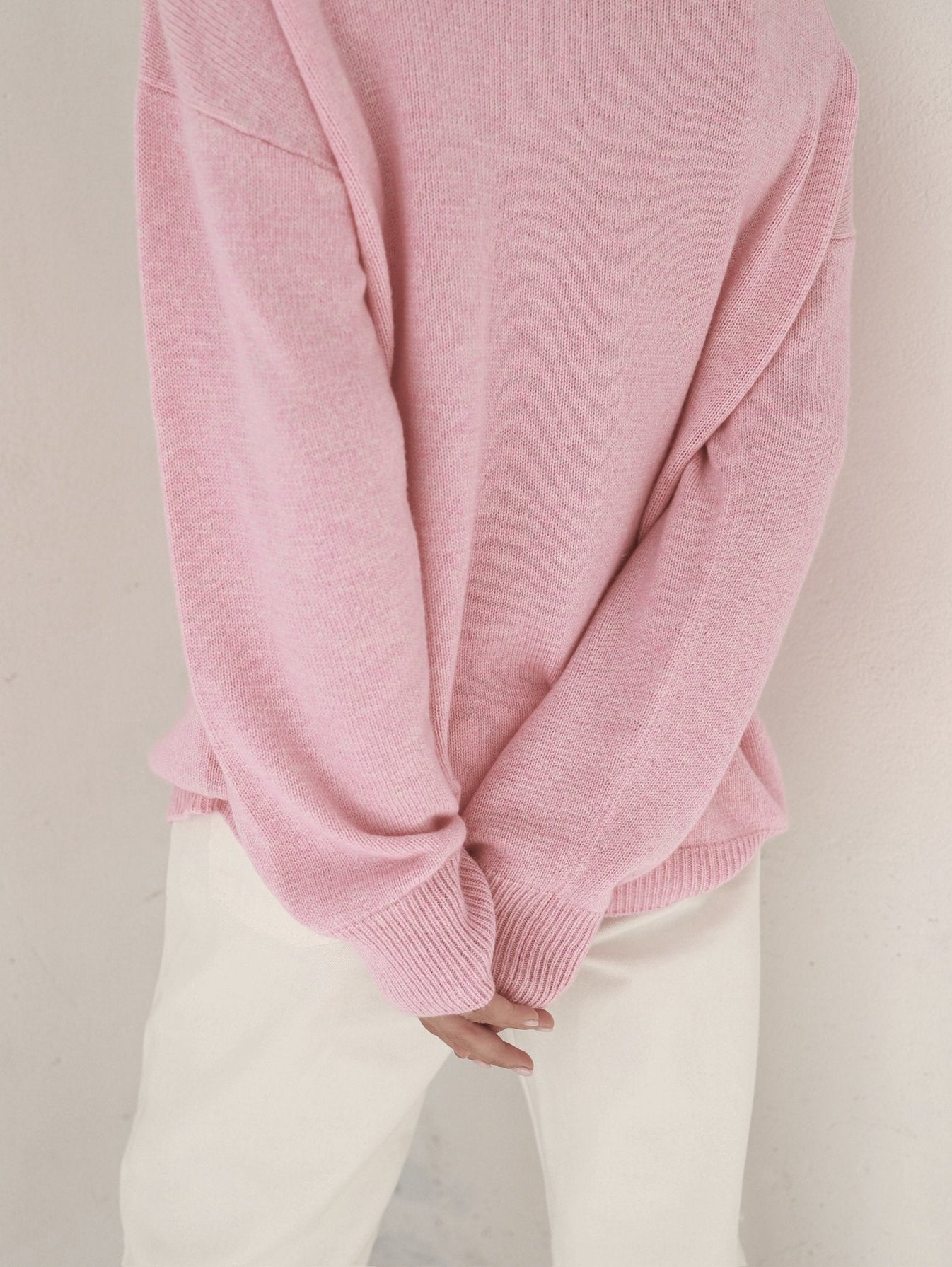 ZHADANA V-Neck Cashmere Sweater in Pink NiSO
