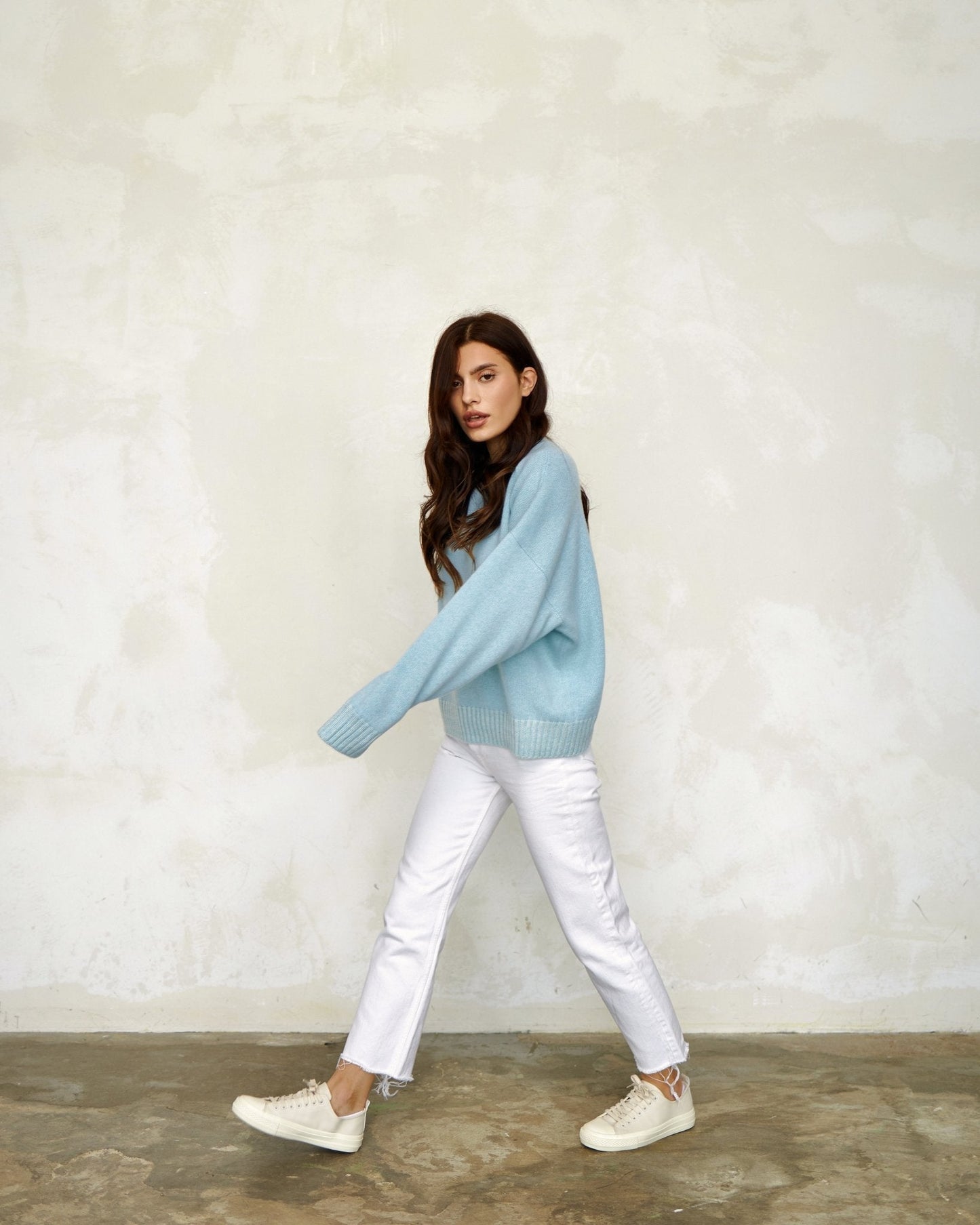 MILAVA Crew-Neck Cashmere Sweater in Aqua NiSO