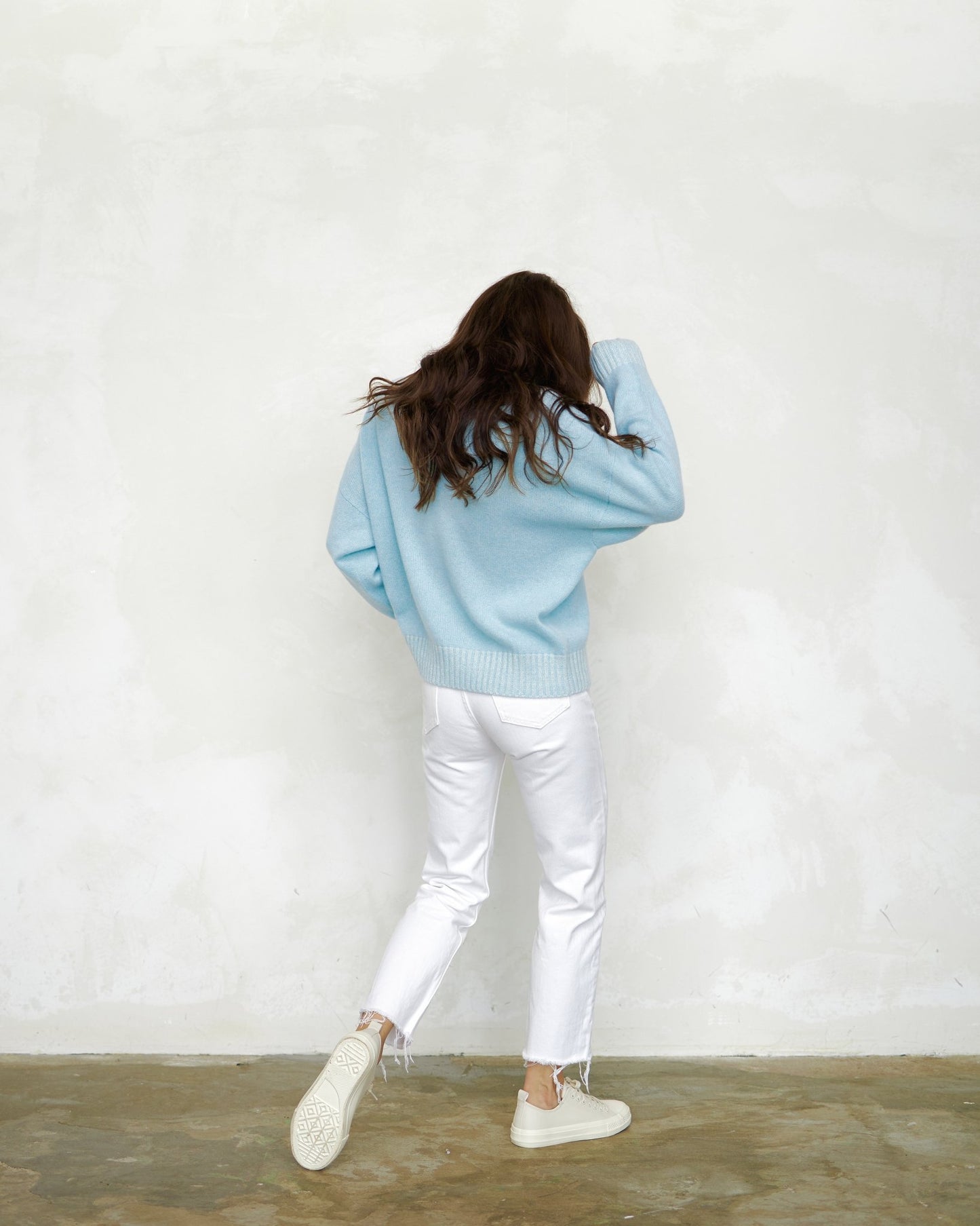 MILAVA Crew-Neck Cashmere Sweater in Aqua NiSO