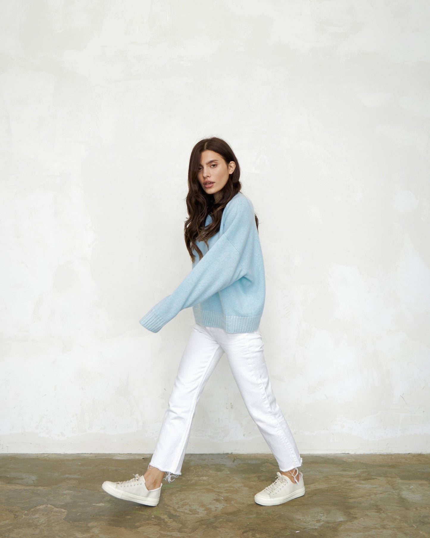 MILAVA Crew-Neck Cashmere Sweater in Aqua NiSO