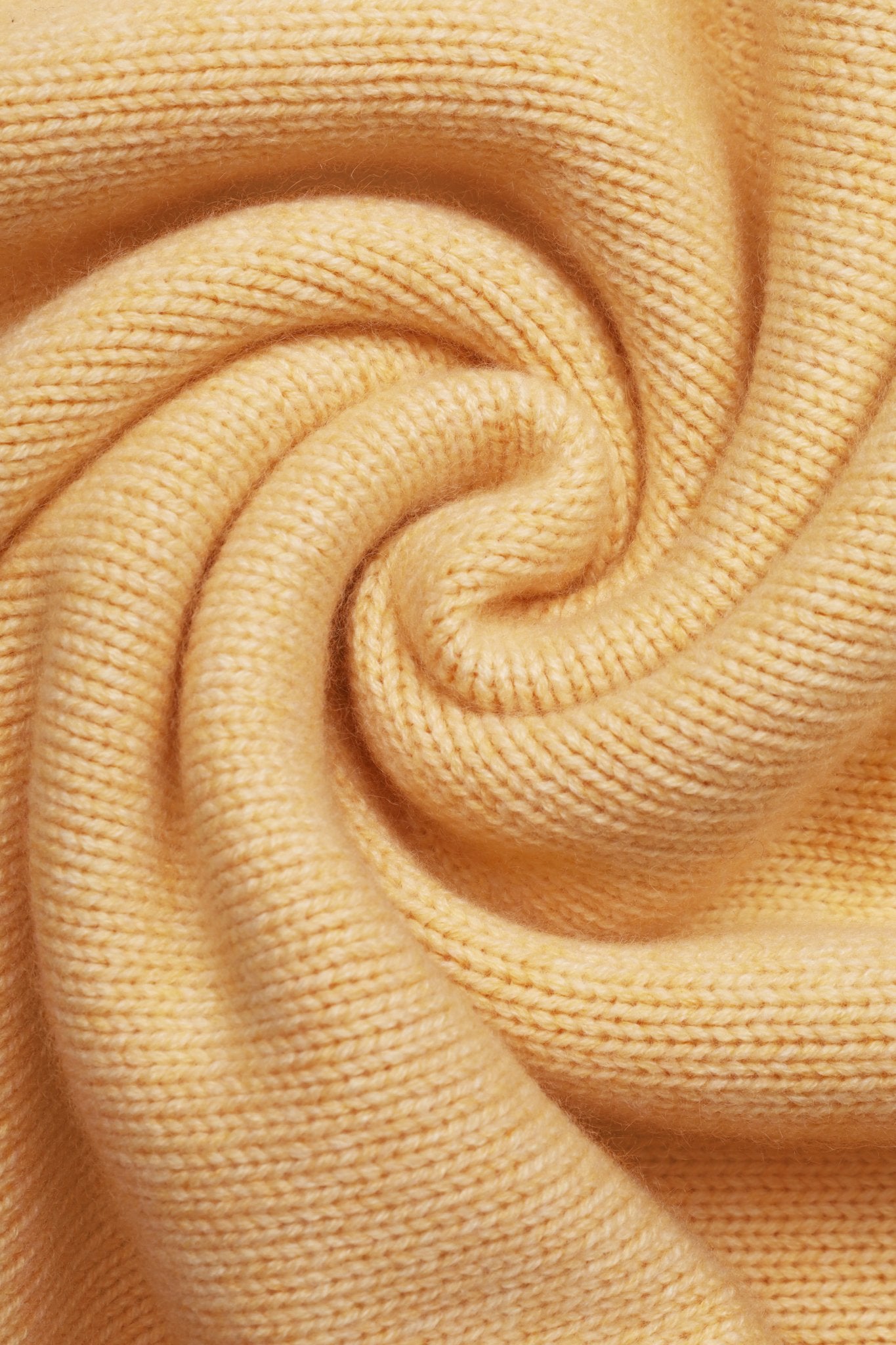 ZORIANA Turtle-Neck Cashmere Sweater in Yellow NiSO