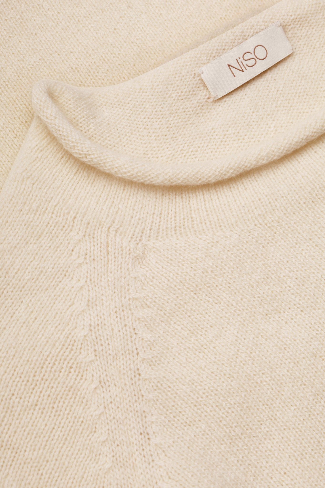 YASNA Cashmere Sweater in White NiSO