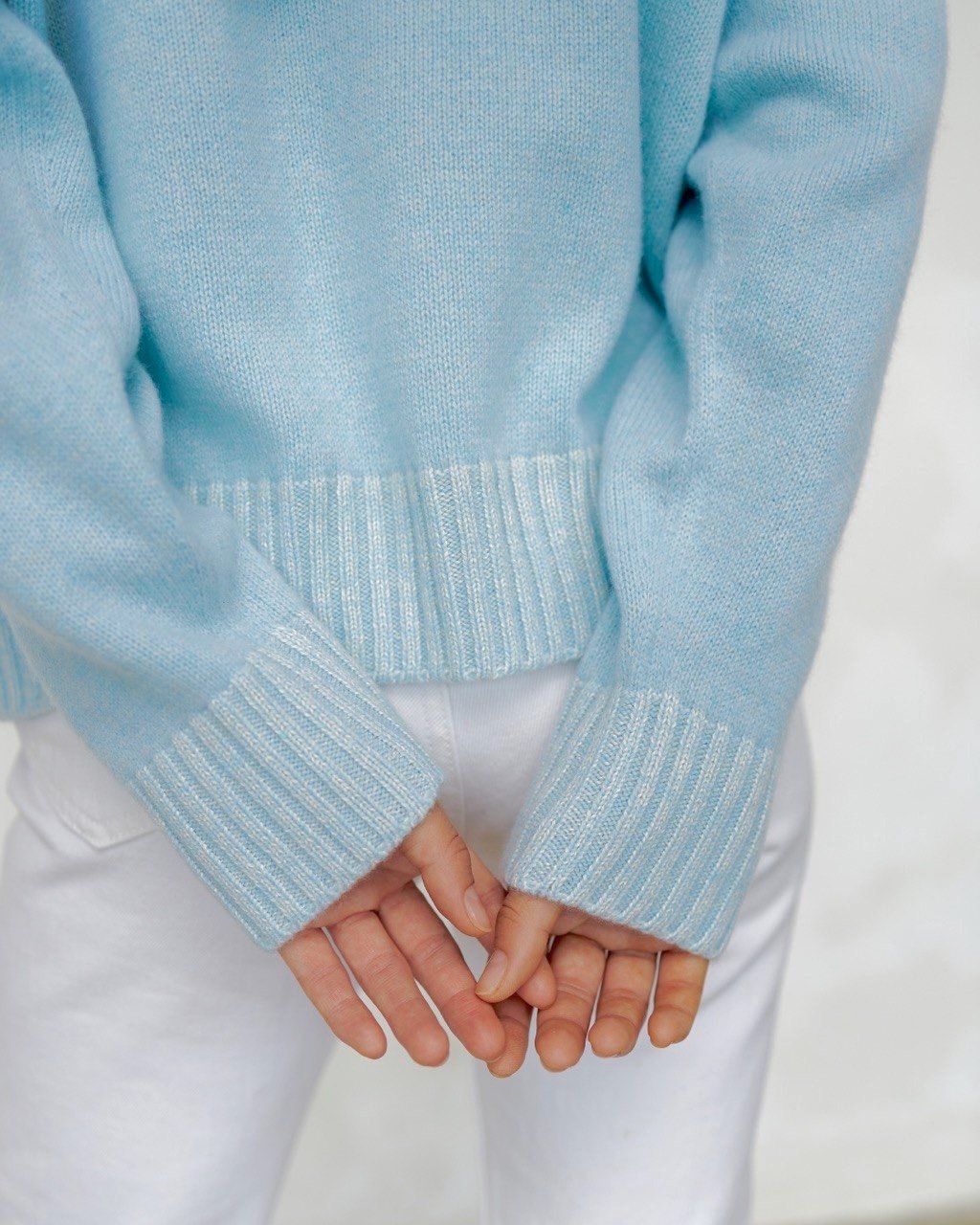 MILAVA Crew-Neck Cashmere Sweater in Aqua NiSO