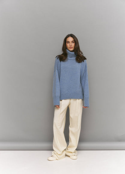 Large 100% Cashmere Oversize Sweater with Turtle Neck in Blue - NiSO