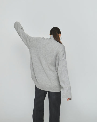 Large 100% Cashmere Oversize Sweater with Turtle Neck in Grey - NiSO