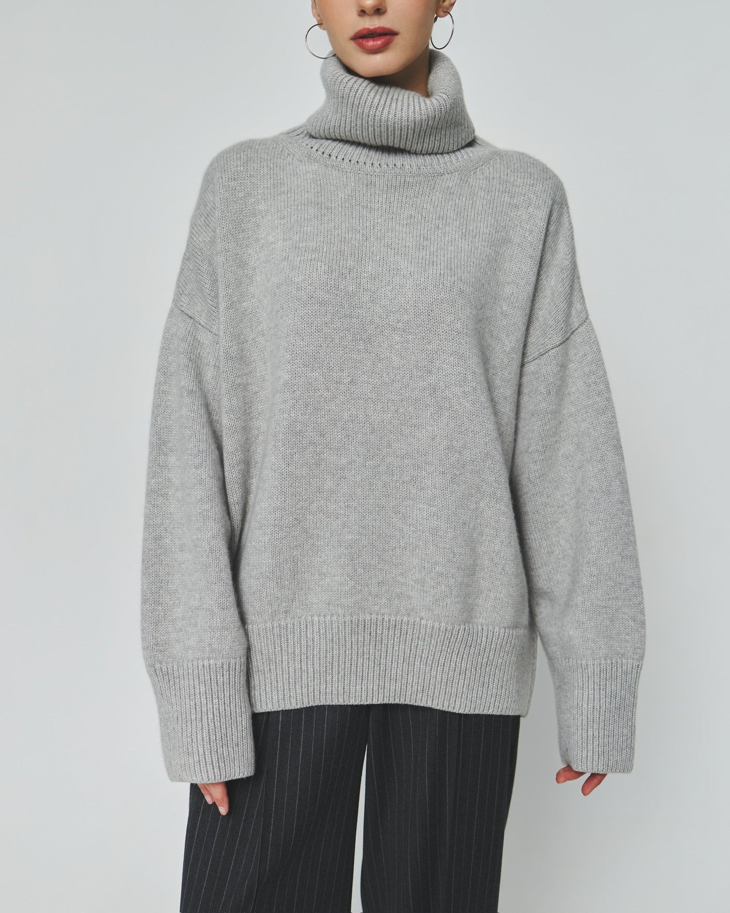 Large 100% Cashmere Oversize Sweater with Turtle Neck in Grey - NiSO