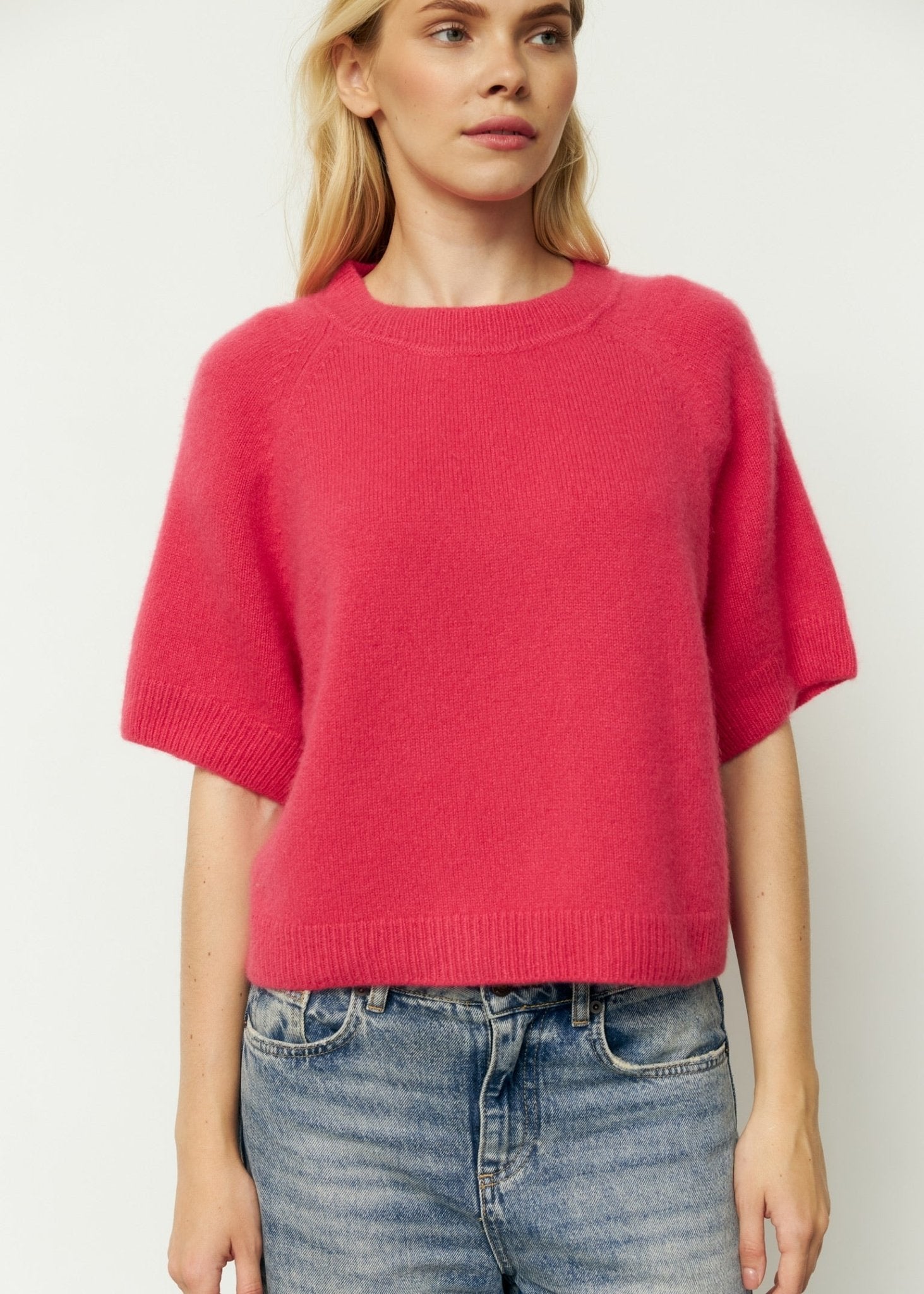 Lightweight Cashmere T-Shirt in Raspberry - NiSO