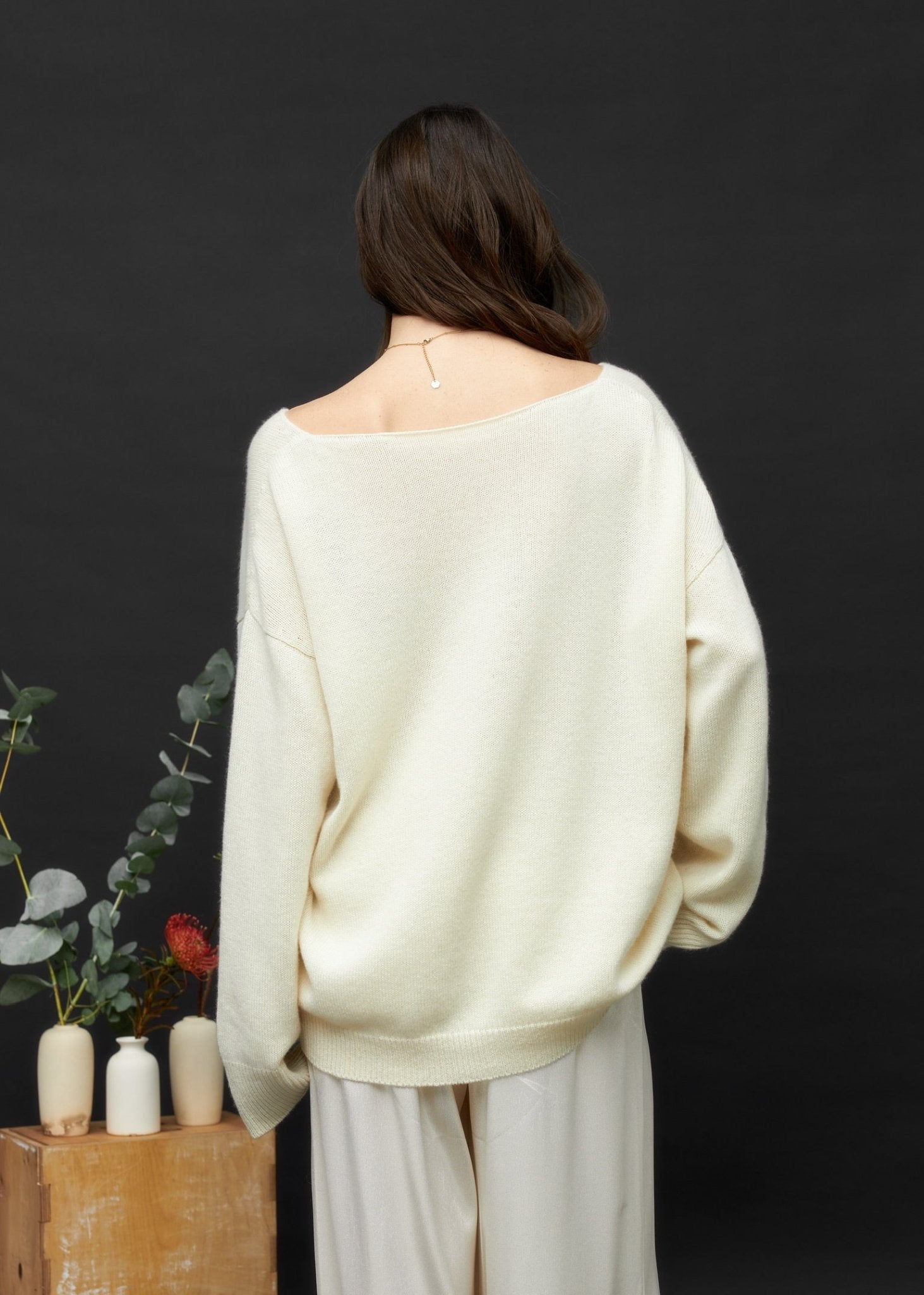 ZHADANA V-Neck Cashmere Sweater in White - SweaterNiSO