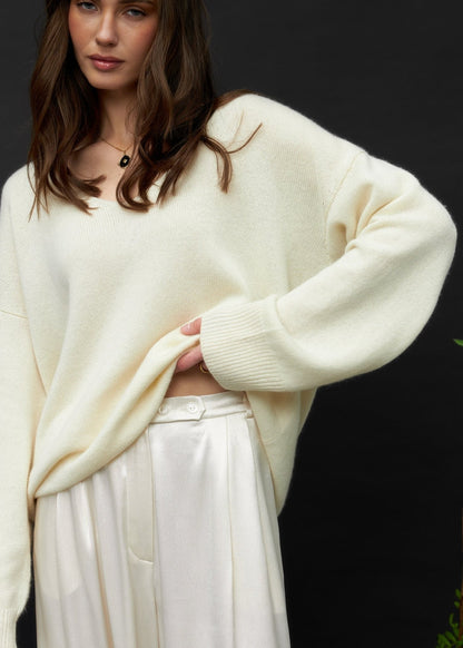 V - Neck 100% Cashmere Sweater in White - NiSO