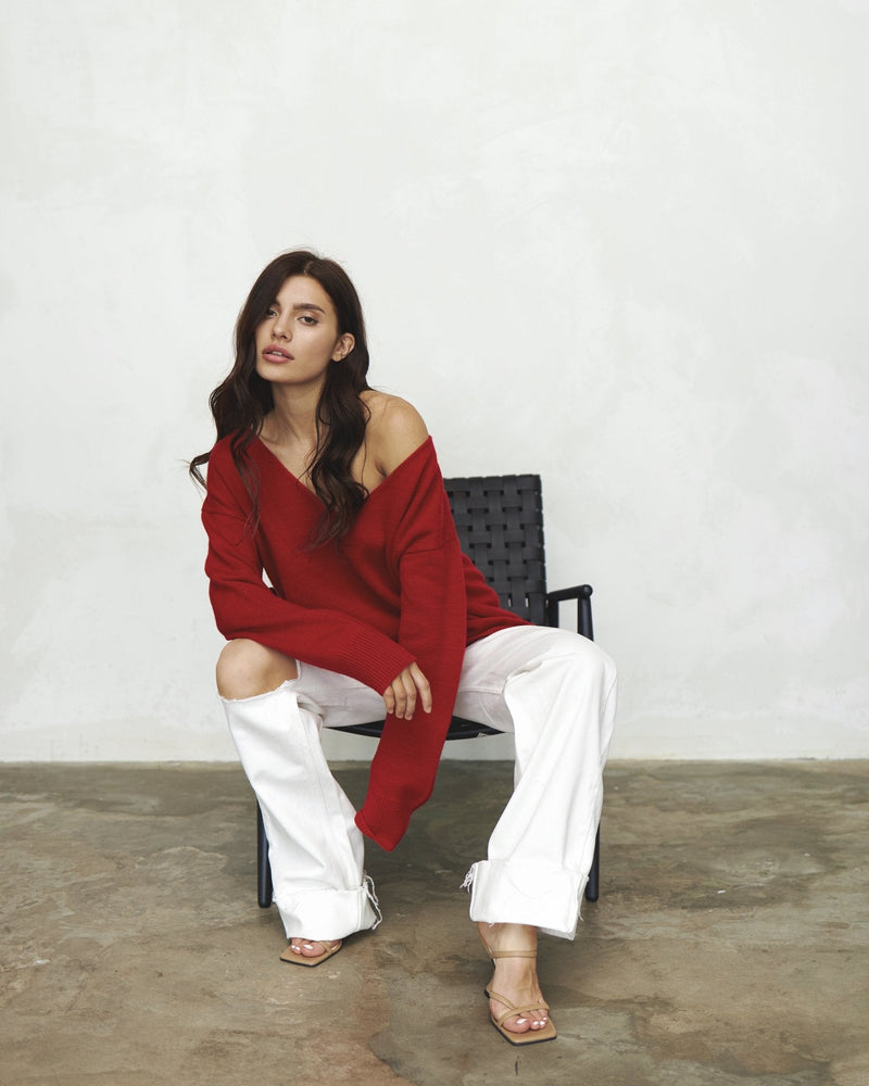 ZHADANA V - Neck Cashmere Sweater in Red - NiSO
